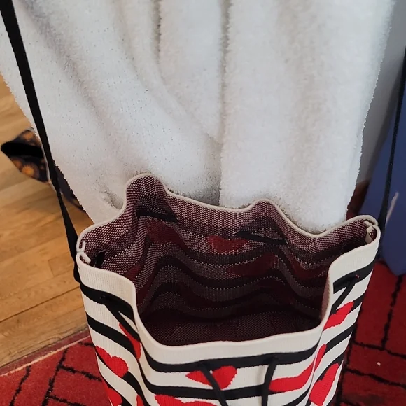 Stylish Heart Patterned Crossbody Bag - Picture 7 of 10